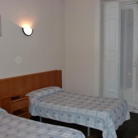 Hostal Alonso Madrid Bagian luar foto