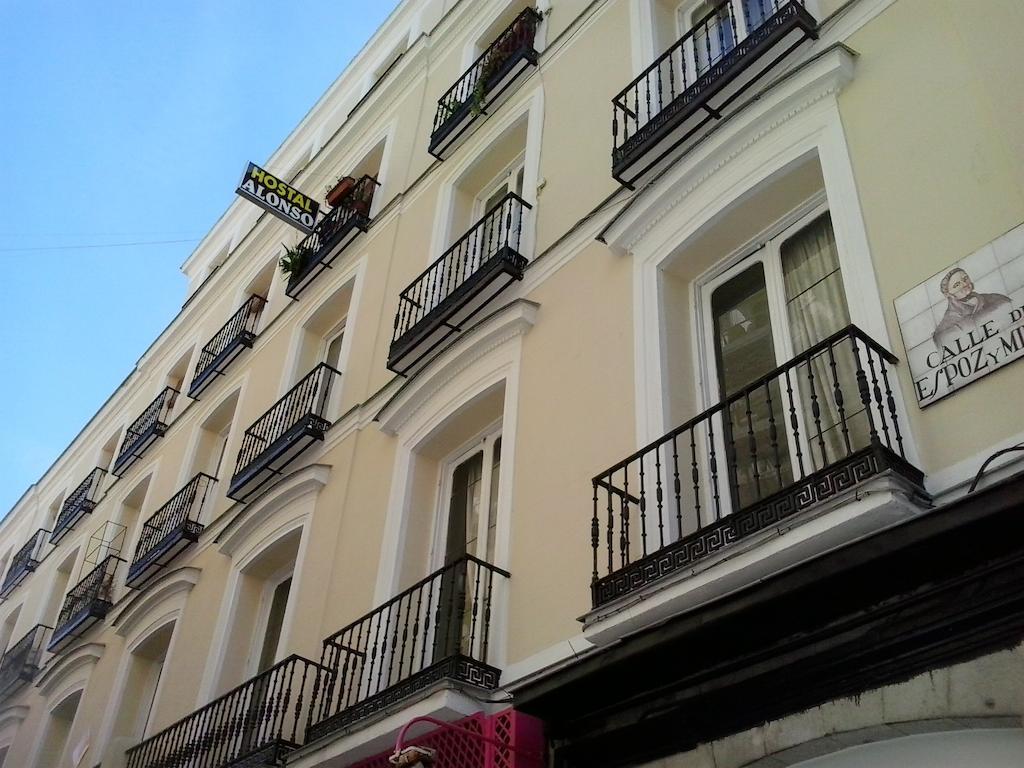 Hostal Alonso Madrid Bagian luar foto