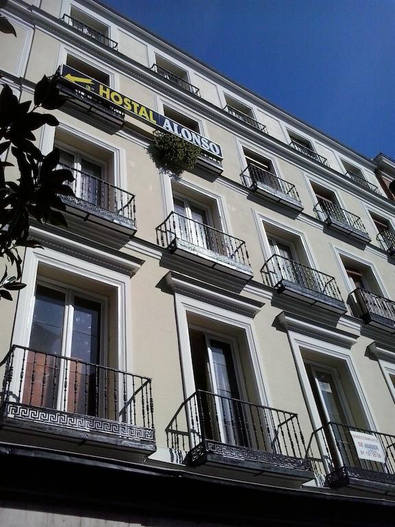 Hostal Alonso Madrid Bagian luar foto